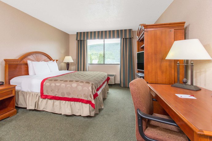 Imagen de la habitación del Hotel HomeTowne Studios by Red Roof Painted Post. Foto 8