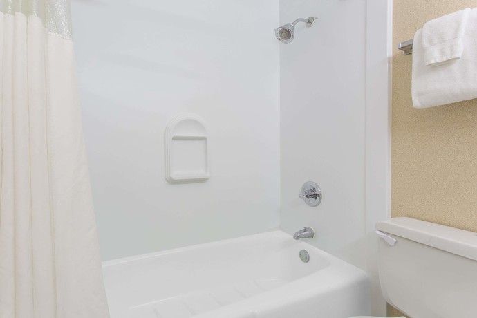 Imagen de la habitación del Hotel HomeTowne Studios by Red Roof Painted Post. Foto 10
