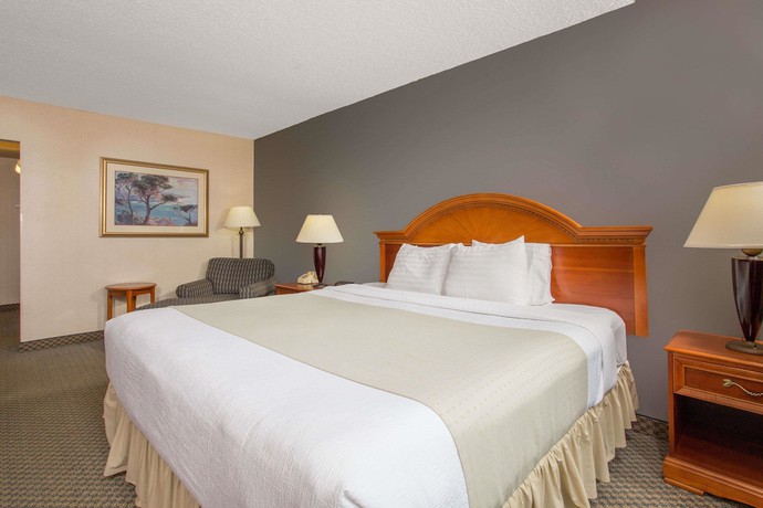 Imagen de la habitación del Hotel HomeTowne Studios by Red Roof Painted Post. Foto 12