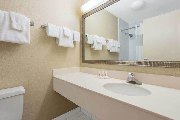 Imagen de la habitación del Hotel HomeTowne Studios by Red Roof Painted Post. Foto 14