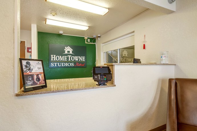 Imagen de los interiores del Hotel HomeTowne Studios by Red Roof Philadelphia - Maple Shade, NJ. Foto 17