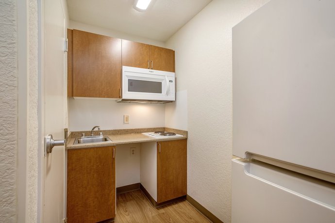 Imagen de la habitación del Hotel HomeTowne Studios by Red Roof Philadelphia - Maple Shade, NJ. Foto 5