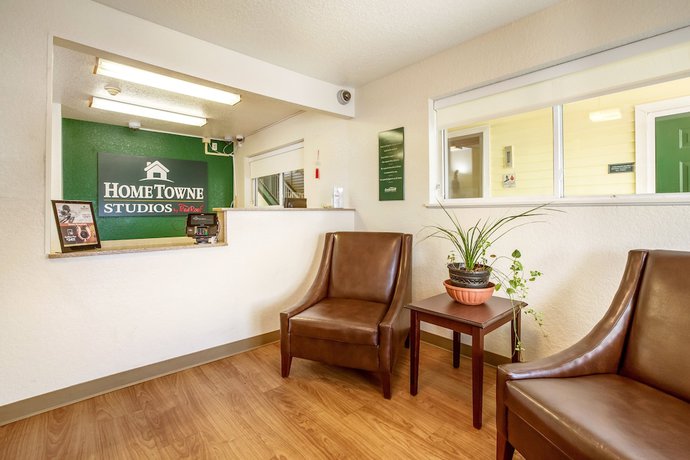 Imagen de los interiores del Hotel HomeTowne Studios by Red Roof Philadelphia - Maple Shade, NJ. Foto 18
