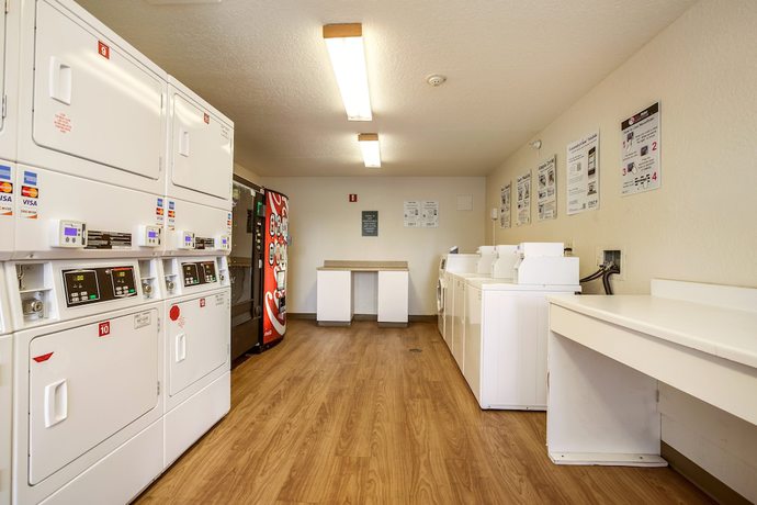 Imagen de los interiores del Hotel HomeTowne Studios by Red Roof Philadelphia - Maple Shade, NJ. Foto 19