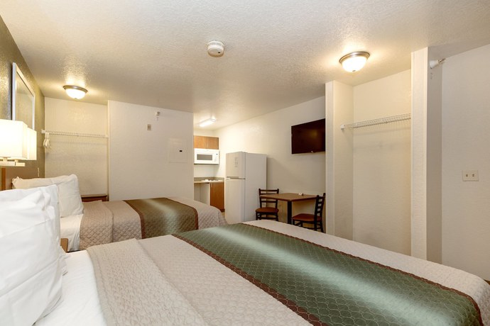 Imagen de la habitación del Hotel HomeTowne Studios by Red Roof Philadelphia - Maple Shade, NJ. Foto 10