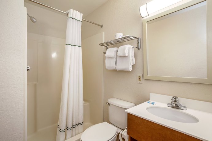 Imagen de la habitación del Hotel HomeTowne Studios by Red Roof Philadelphia - Maple Shade, NJ. Foto 11