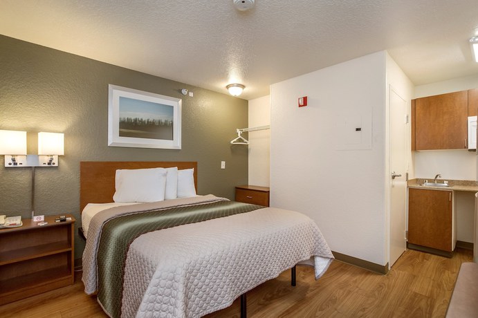 Imagen de la habitación del Hotel HomeTowne Studios by Red Roof Philadelphia - Maple Shade, NJ. Foto 14