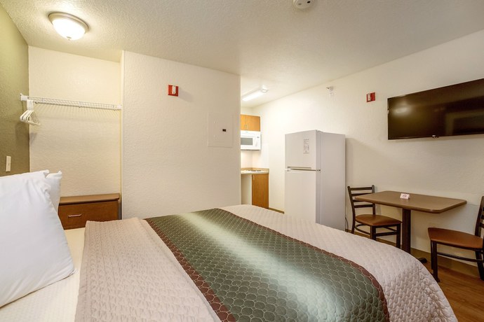 Imagen de la habitación del Hotel HomeTowne Studios by Red Roof Philadelphia - Maple Shade, NJ. Foto 16