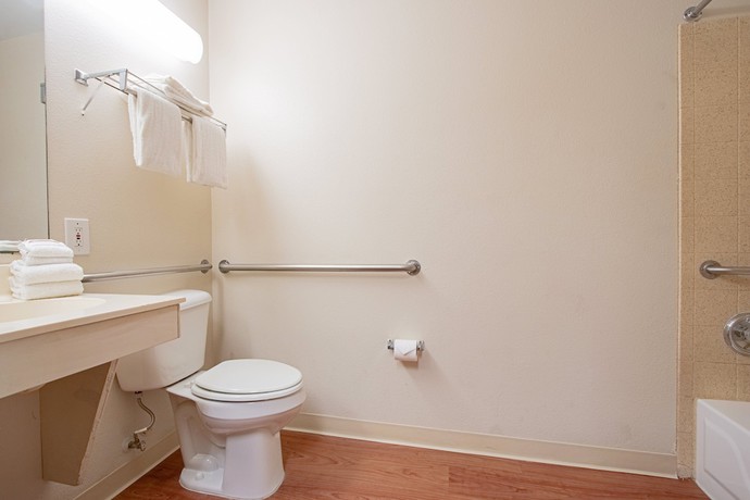 Imagen de la habitación del Hotel HomeTowne Studios by Red Roof Phoenix - Black Canyon Highway. Foto 3