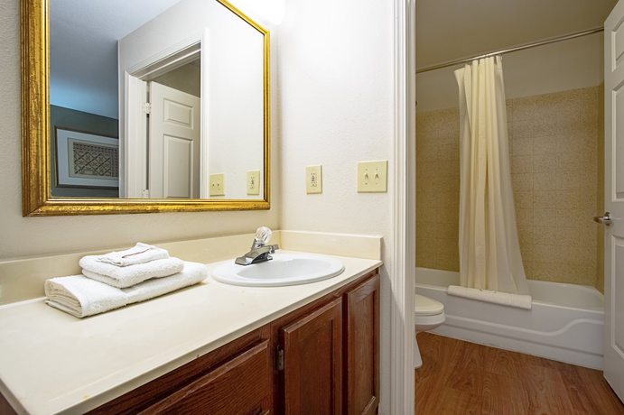 Imagen de la habitación del Hotel HomeTowne Studios by Red Roof Phoenix - Black Canyon Highway. Foto 7