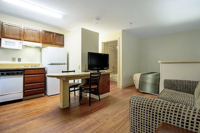 Imagen de la habitación del Hotel HomeTowne Studios by Red Roof Phoenix - Black Canyon Highway. Foto 9