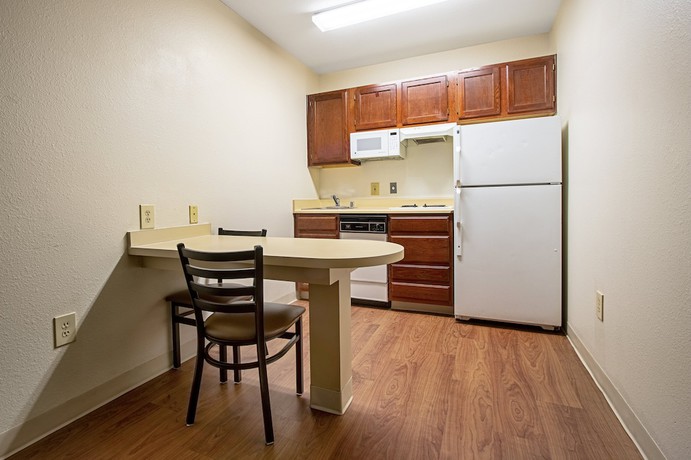 Imagen de la habitación del Hotel HomeTowne Studios by Red Roof Phoenix - Black Canyon Highway. Foto 10