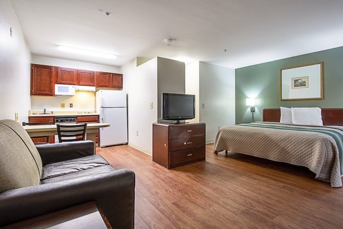 Imagen de la habitación del Hotel HomeTowne Studios by Red Roof Phoenix - Black Canyon Highway. Foto 12