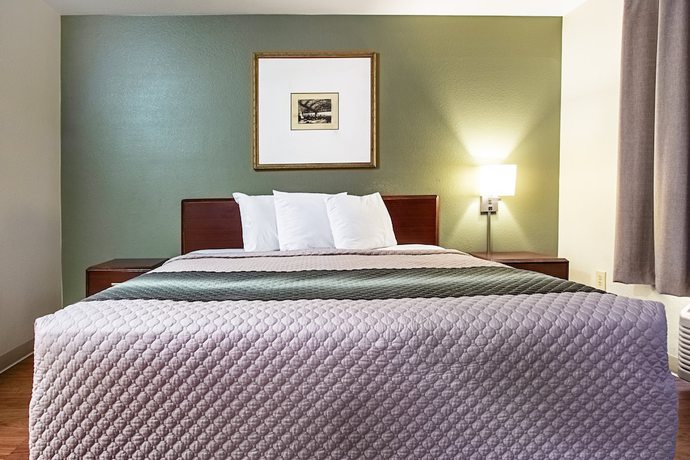 Imagen de la habitación del Hotel HomeTowne Studios by Red Roof Phoenix - Black Canyon Highway. Foto 15