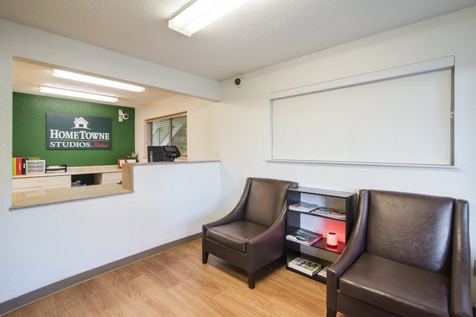 Imagen de los interiores del Hotel HomeTowne Studios by Red Roof Raleigh - Durham. Foto 18