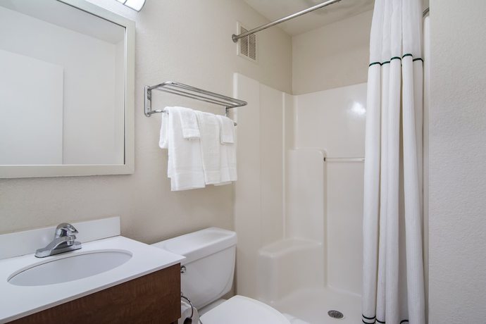 Imagen de la habitación del Hotel HomeTowne Studios by Red Roof Raleigh - Durham. Foto 10
