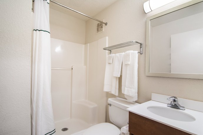 Imagen de la habitación del Hotel HomeTowne Studios by Red Roof Raleigh - Durham. Foto 12