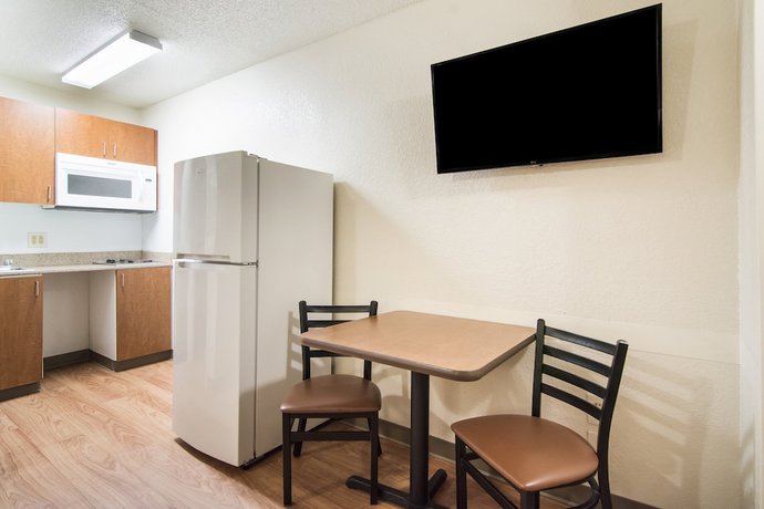 Imagen de la habitación del Hotel HomeTowne Studios by Red Roof Raleigh - Durham. Foto 17