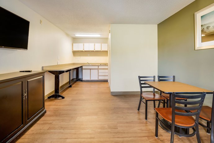 Imagen del bar/restaurante del Hotel HomeTowne Studios by Red Roof Salt Lake City - Mid Valley. Foto 4