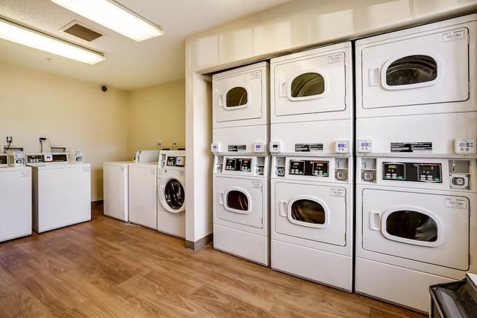 Imagen de los interiores del Hotel HomeTowne Studios by Red Roof Salt Lake City - Mid Valley. Foto 18