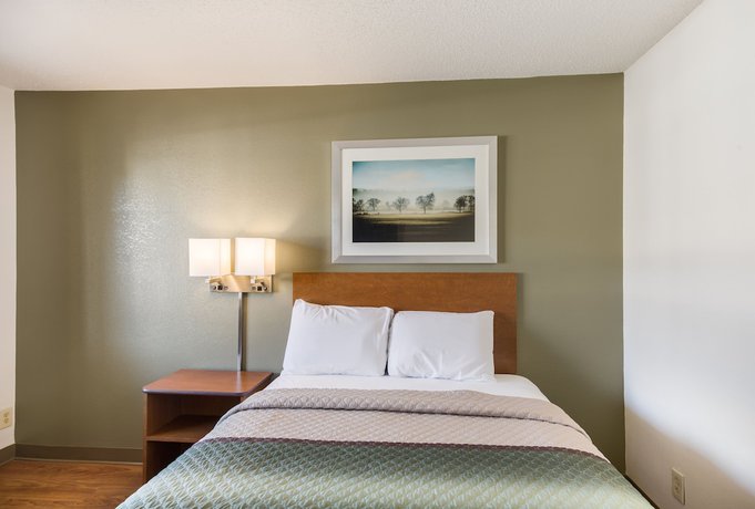 Imagen de la habitación del Hotel HomeTowne Studios by Red Roof Spartanburg - Asheville Highway. Foto 7