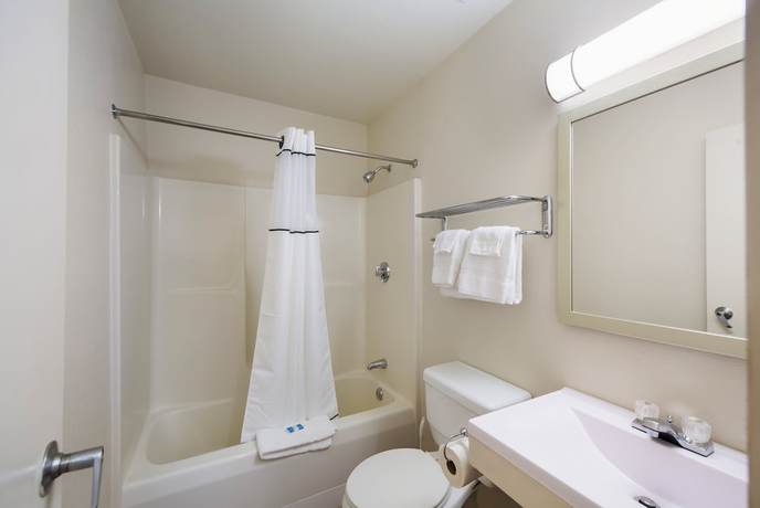 Imagen de la habitación del Hotel HomeTowne Studios by Red Roof Spartanburg - Asheville Highway. Foto 8
