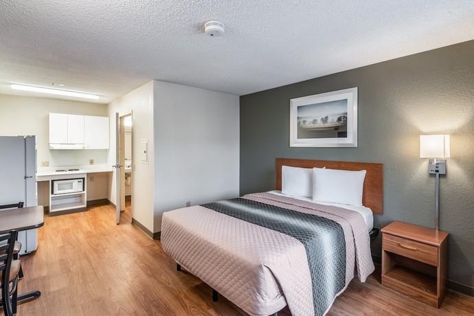 Imagen de la habitación del Hotel HomeTowne Studios by Red Roof Spokane - Valley. Foto 15