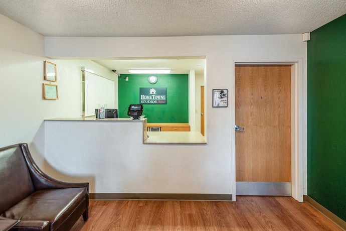 Imagen de los interiores del Hotel HomeTowne Studios by Red Roof Spokane - Valley. Foto 20