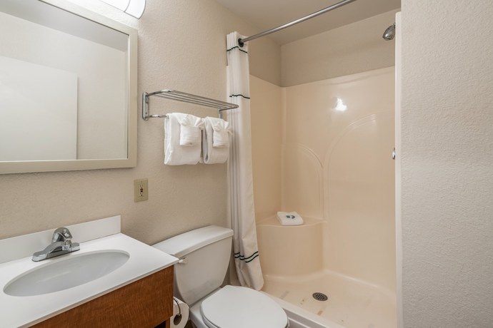 Imagen de la habitación del Hotel HomeTowne Studios by Red Roof Spokane - Valley. Foto 17