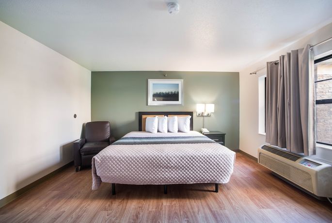 Imagen de la habitación del Hotel HomeTowne Studios by Red Roof St. Louis - Airport/ N Lindbergh. Foto 7