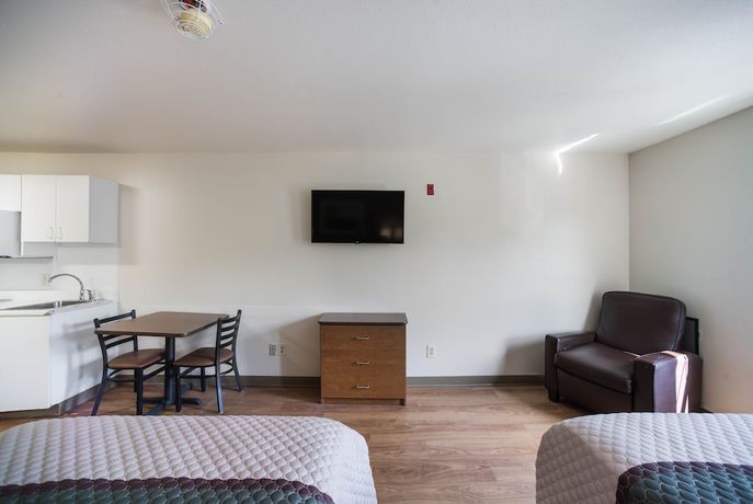 Imagen de la habitación del Hotel HomeTowne Studios by Red Roof St. Louis - Airport/ N Lindbergh. Foto 8