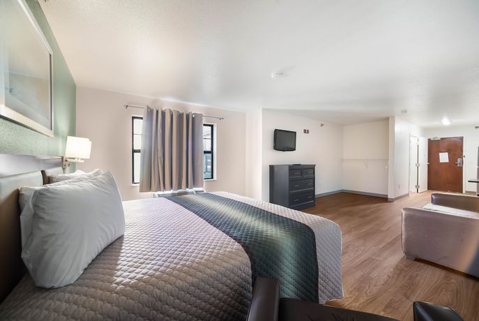 Imagen de la habitación del Hotel HomeTowne Studios by Red Roof St. Louis - Airport/ N Lindbergh. Foto 12