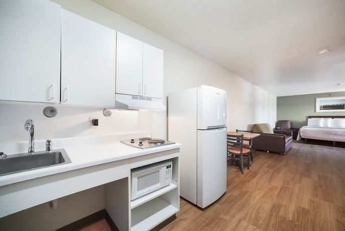 Imagen de la habitación del Hotel HomeTowne Studios by Red Roof St. Louis - Airport/ N Lindbergh. Foto 13