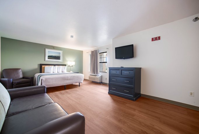 Imagen de la habitación del Hotel HomeTowne Studios by Red Roof St. Louis - Airport/ N Lindbergh. Foto 16