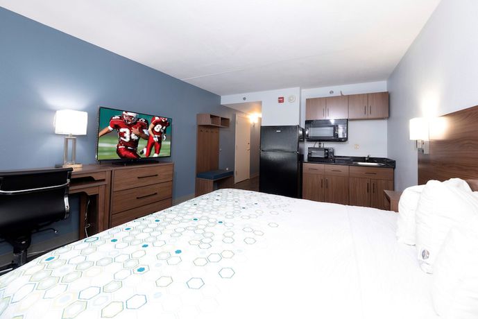 Imagen de la habitación del Hotel HomeTowne Studios by Red Roof Wilmington - New Castle. Foto 3