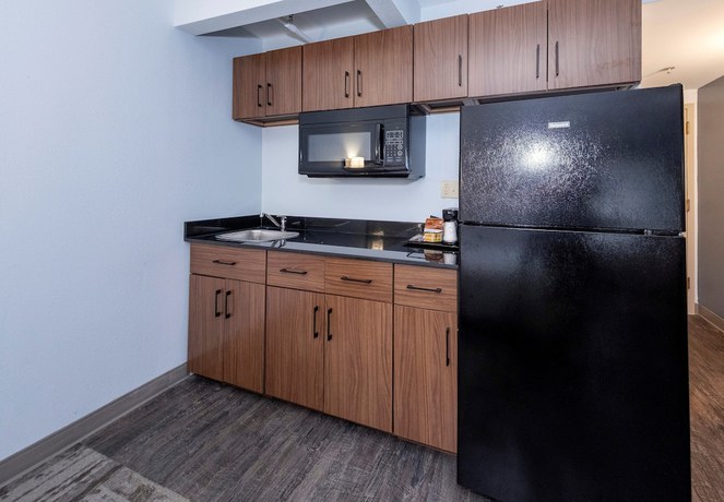 Imagen de la habitación del Hotel HomeTowne Studios by Red Roof Wilmington - New Castle. Foto 5