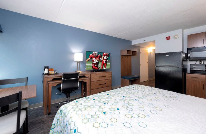 Imagen de la habitación del Hotel HomeTowne Studios by Red Roof Wilmington - New Castle. Foto 14