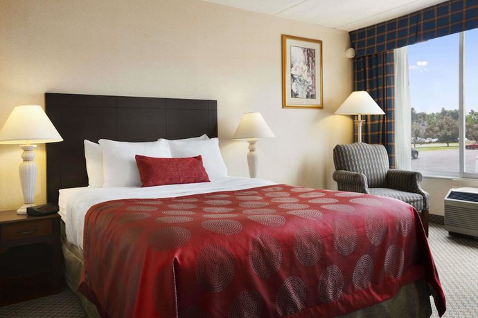 Imagen de la habitación del Hotel HomeTowne Studios by Red Roof and Conference Center Cortland. Foto 5