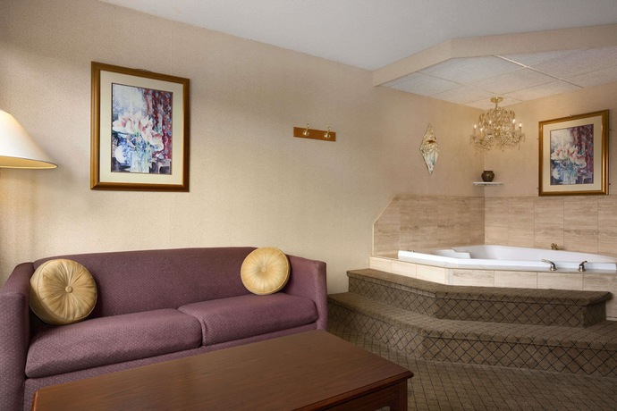 Imagen de la habitación del Hotel HomeTowne Studios by Red Roof and Conference Center Cortland. Foto 8