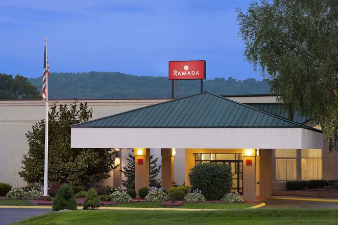 Imagen general del Hotel HomeTowne Studios by Red Roof and Conference Center Cortland. Foto 1