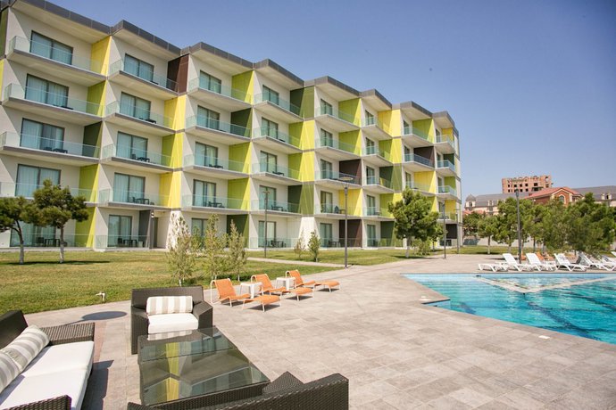 Imagen de la piscina del Hotel Homebridge Apartments. Foto 19