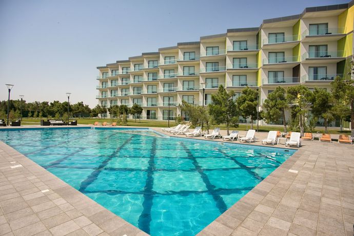 Imagen de la piscina del Hotel Homebridge Apartments. Foto 20
