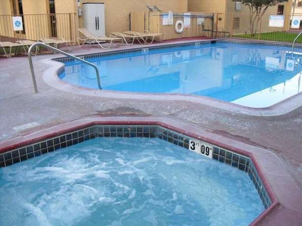 Imagen de la piscina del Hotel Homegate Studios & Suites San Antonio Medical Center. Foto 18