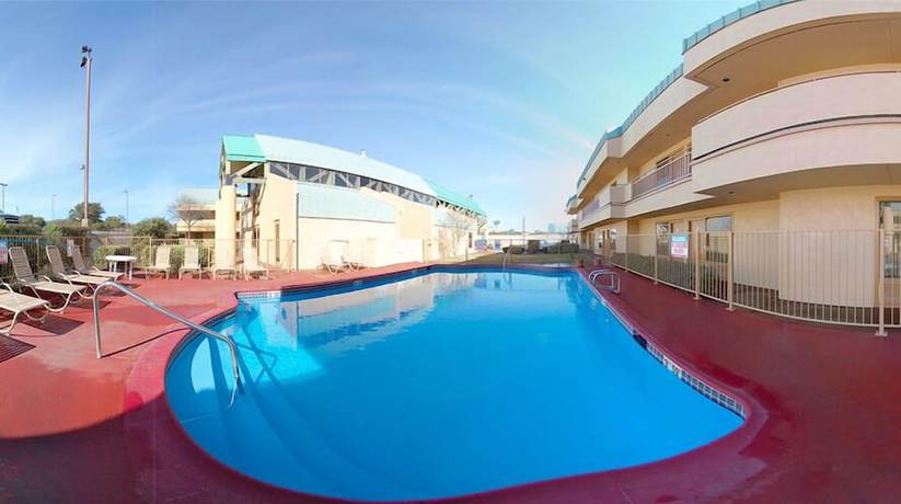 Imagen de la piscina del Hotel Homegate Studios & Suites San Antonio Medical Center. Foto 19