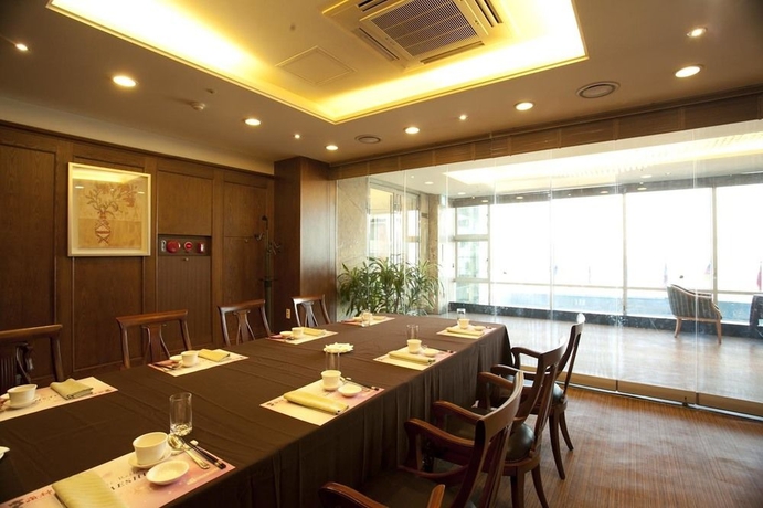 Imagen del bar/restaurante del Hotel Homers. Foto 4