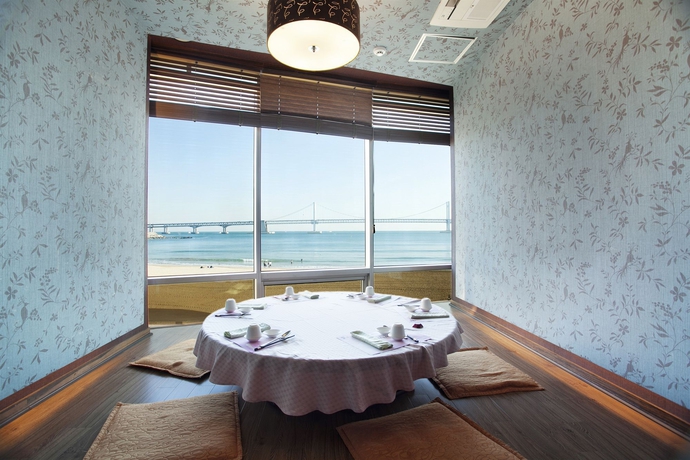 Imagen del bar/restaurante del Hotel Homers. Foto 5