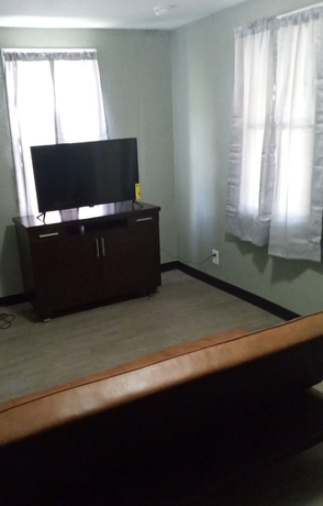 Imagen de la habitación del Hotel Homes-N-Courts. Foto 14