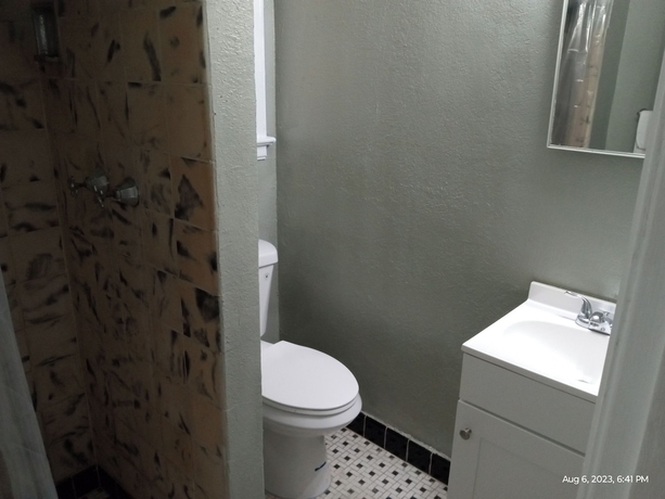 Imagen de la habitación del Hotel Homes-N-Courts. Foto 16