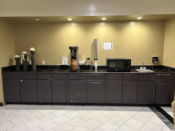 Imagen de los interiores del Hotel Homestay Inn and suites. Foto 3
