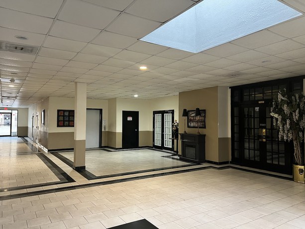 Imagen de los interiores del Hotel Homestay Inn and suites. Foto 4